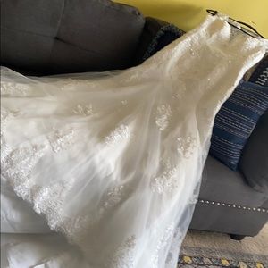 Weeding dress brand new never be used